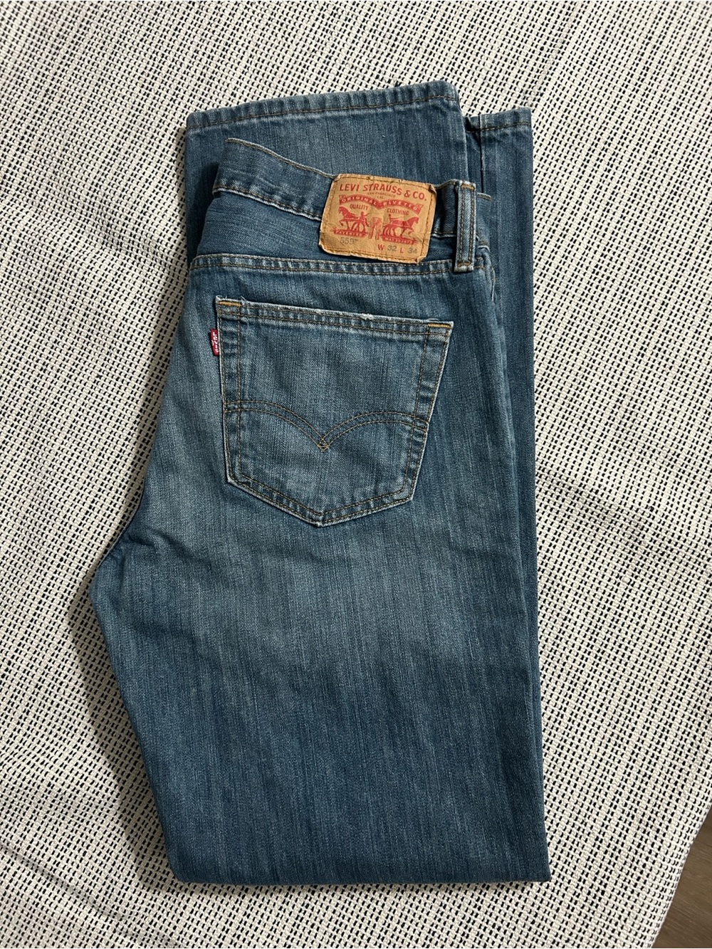 Levi's Men's Medium Blue Denim Slim/Straight Jeans with Tan Patch